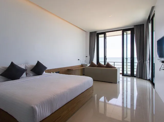 3 Bedrooms, Beach Front، Sunshine Paradise Resort 1/2