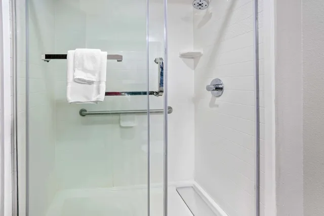 جناح ديلوكس بسرير كينج، La Quinta Inn & Suites by Wyndham College Station South 5/5