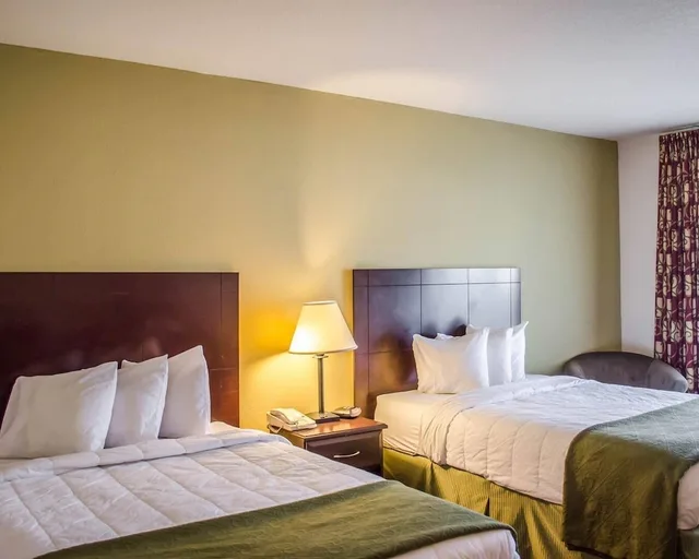 غرفة قياسية بسرير مزدوج، Quality Inn and Suites Pensacola Bayview 2/5