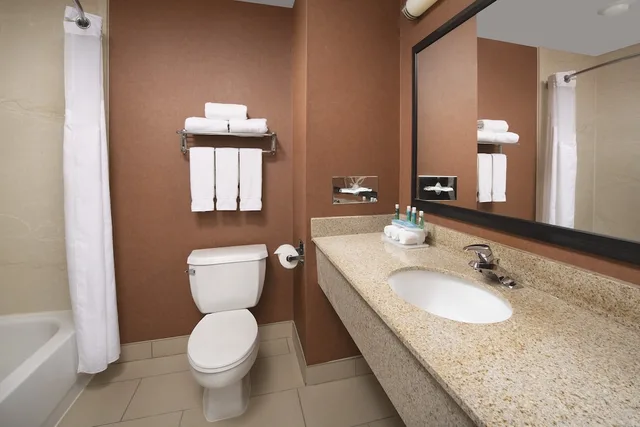 غرفة قياسية بسريرين كوين، Holiday Inn Express Hotel Suites Chambersburg 6/7