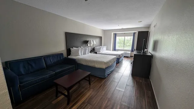 جناح استوديو بسريرين كوين، Days Inn And Suites By Wyndham Tampa Raymond James Stadium 7/10