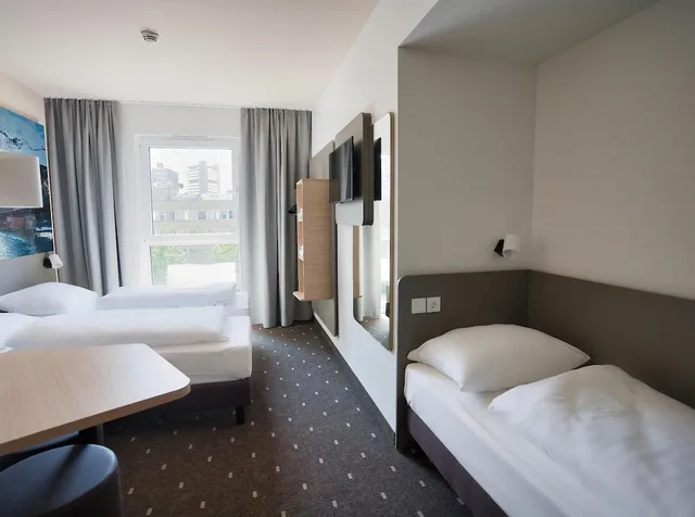 غرفة ثلاثية بثلاثة أسرّة، B&B Hotel Koln-City 1/6