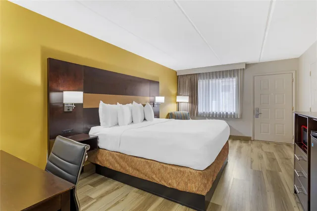 غرفة بسرير كينج للمدخنين، Best Western Inn of Palatka 4/8
