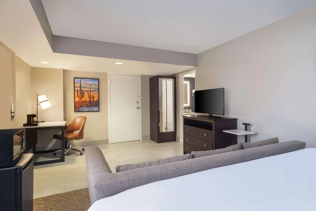 استوديو بسرير كينج، Embassy Suites by Hilton Tucson East 3/7