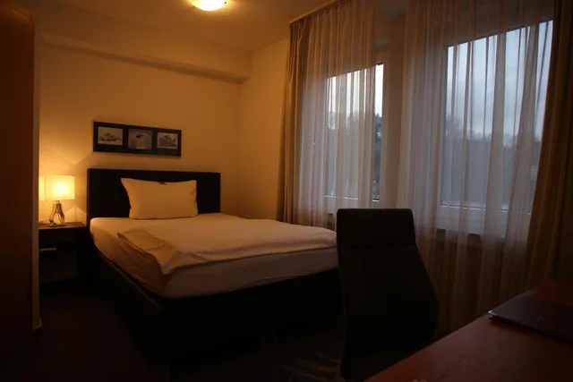 غرفة مفردة، Hotel Burger 2/11