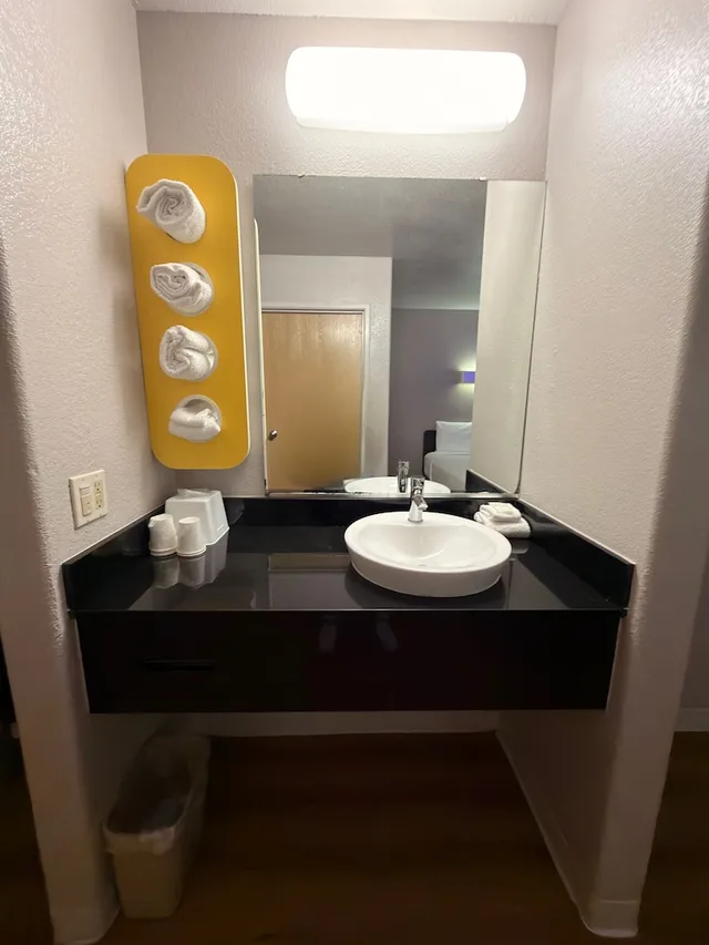 جناح ديلوكس بسرير كينج، Americas Best Value Inn Apache Junction 2/2