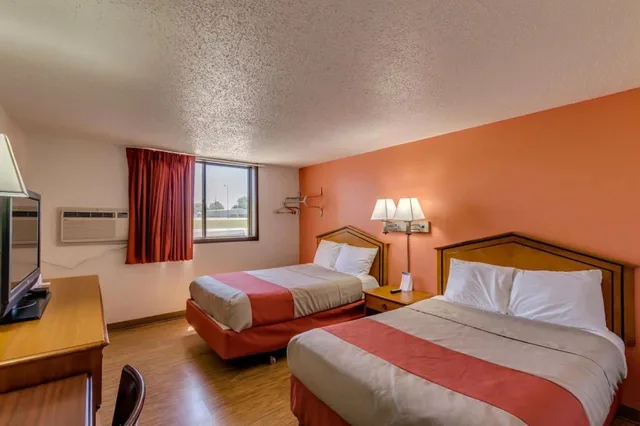 غرفة بسريرين مزدوجين، Motel6 Albert Lea, MN 2/6