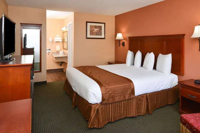 غرفة بسرير كينج لذوي الإعاقة، Americas Best Value Inn & Suites-East Bakersfield 2/2