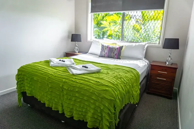 Multiple Bedrooms, Garden, House, 2 Bunk Beds, Kitchen، Nobby Beach Holiday Village 2/2