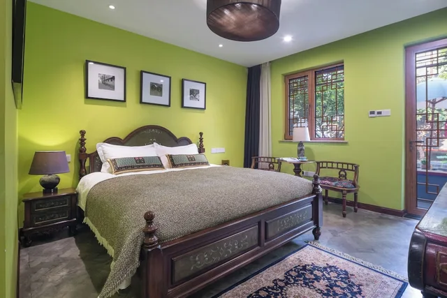 غرفة كلاسيكية بسرير كوين بإطلالة على الفناء في الطابق الأرضي، Hotel Cote Cour Beijing 2/2