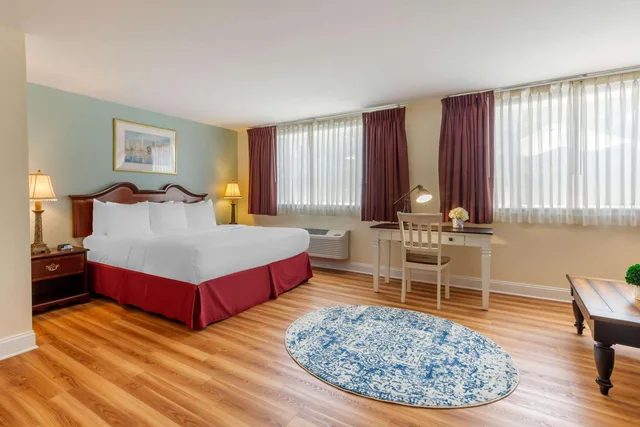 غرفة بسرير كينج لذوي الإعاقة، The Carriage House Inn Newport 1/3