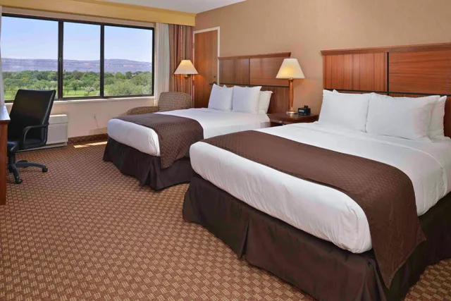 غرفة بسريرين مزدوجين بإطلالة على الجبل لذوي الإعاقة، Doubletree By Hilton Grand Junction 2/4