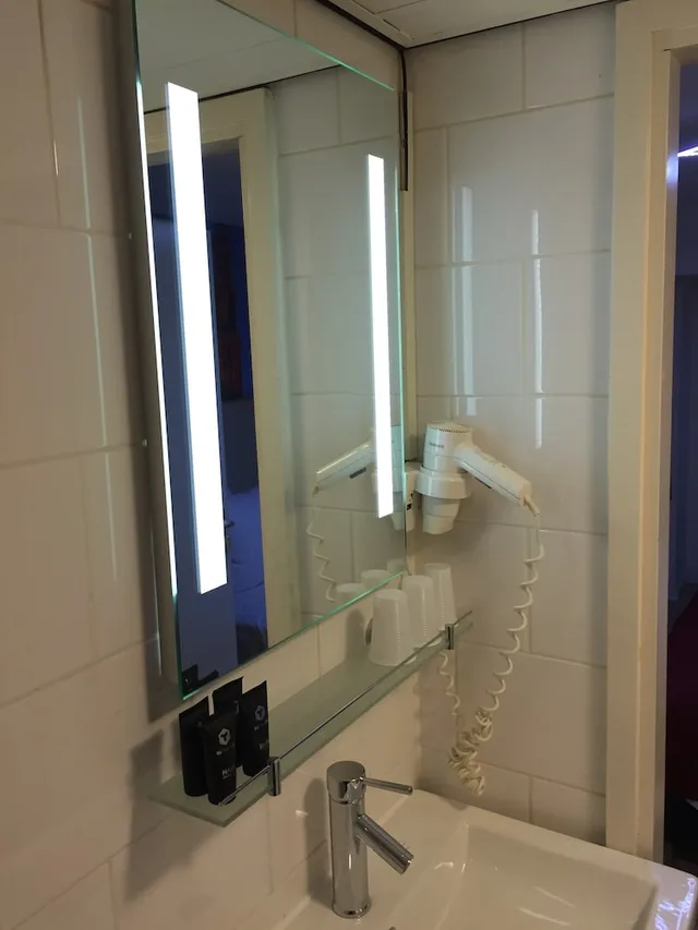 غرفة قياسية بسريرين منفصلين، France Hotel Amsterdam 8/9