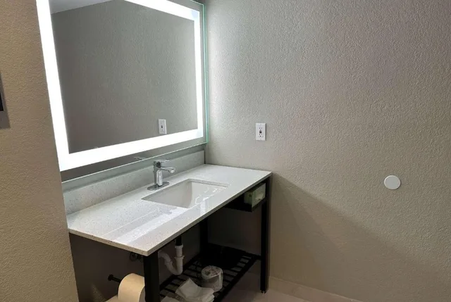 Deluxe, La Quinta Inn Huntsville Research Park 4/4