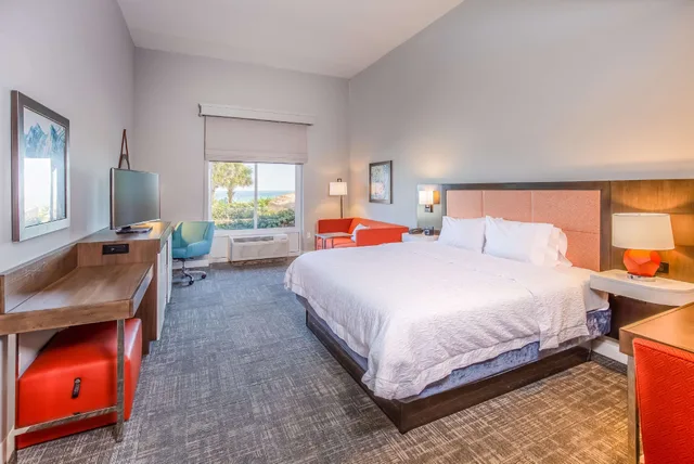 Room, King Bed, Gulf View, No Patio، Hampton Inn Pensacola Beach 2/9