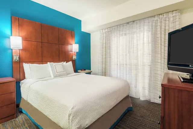جناح بسرير كوين بغرفة نوم واحدة مع أريكة، Residence Inn By Marriott Chattanooga Downtown 1/2