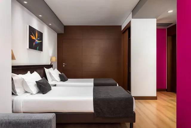 غرفة عائلية بسرير مزدوج وسريرين منفصلين، Hotel Luena 1/12