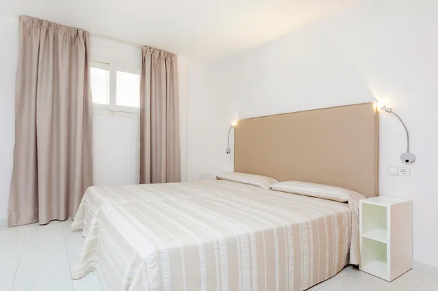 2 Bedrooms, Grand, Apartment, 4 Beds, Murphy Bed, Balcony، Duquesa Playa 2/7