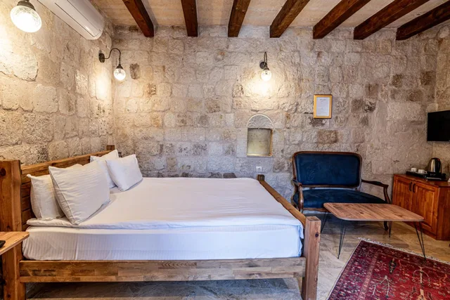 غرفة بسرير مزدوج بشرفة، Dervish Cave House 3/10