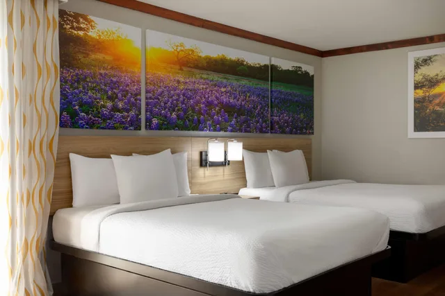 غرفة بسرير كينج، Days Inn by Wyndham Suites Fredericksburg 2/3