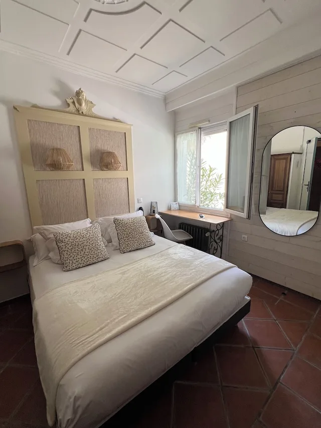 غرفة تقليدية ثلاثية بثلاثة أسرّة، Hotel the Originals Martigues Clair 2/10