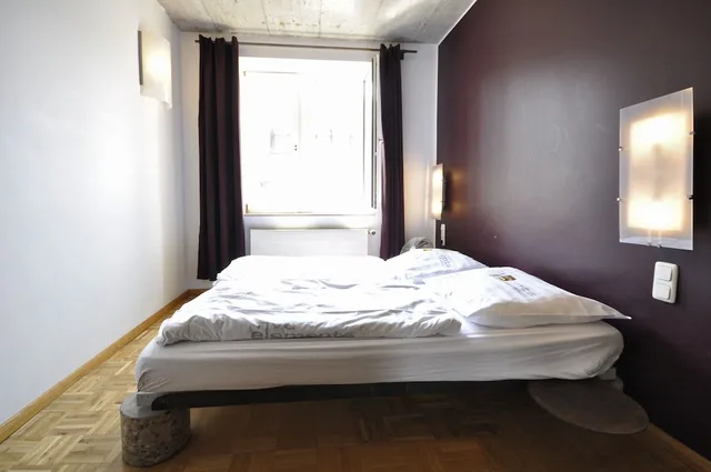 غرفة بسرير مزدوج بحمام خاص، Five Elements Hostel Frankfurt 8/10