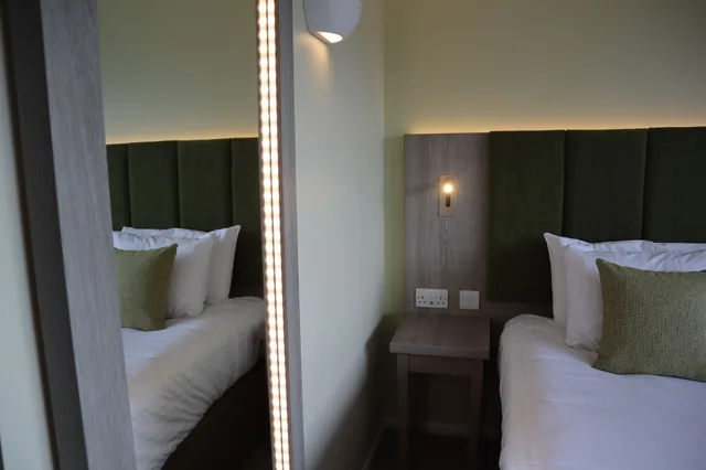 غرفة تنفيذية بسريرين منفصلين، Hellidon Lakes Golf Spa Hotel 2/5
