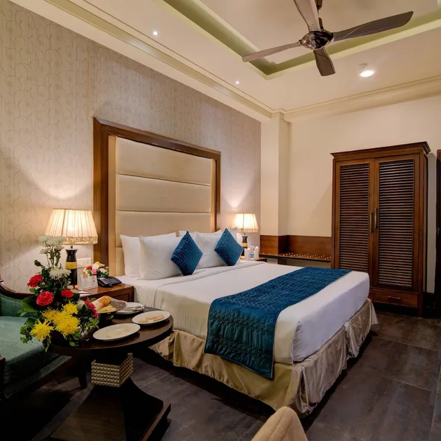 غرفة بريميوم بسرير كينج، Godwin Hotel Goa 1/5