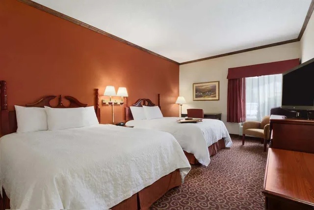 غرفة بسريرين مزدوجين، Days Inn by Wyndham Forrest City 1/3