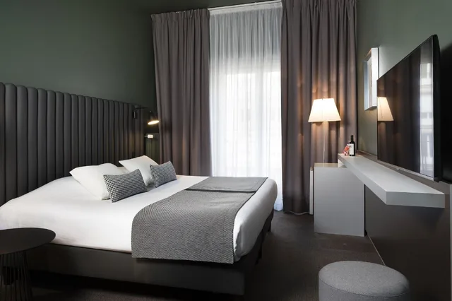 غرفة قياسية ثلاثية بسرير كوين وسرير فردي، Hotel Diana Dauphine 1/4