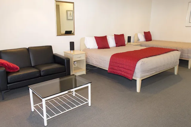 Luxury, Studio, 1 King and 1 Single Beds, Jetted Tub, Jasmine Court Motel 5/9