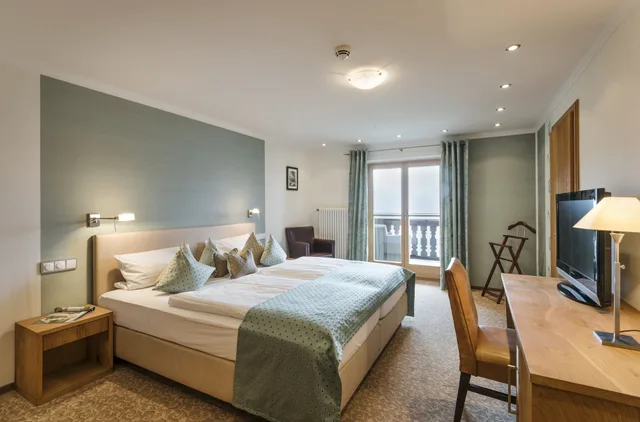 جناح بسرير كينج بإطلالة على البحيرة بشرفة بغرفة نوم واحدة مع أريكة، Exclusive Hotel Der Westerhof 7/10