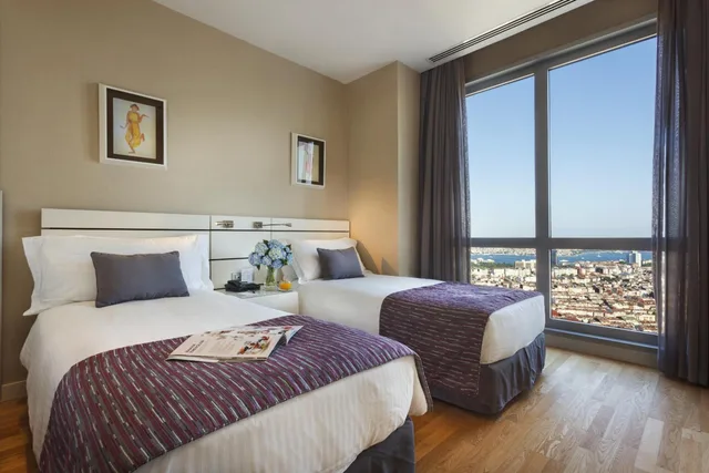 Two Bedroom Deluxe Apartment City View، Anthill Suites 4/10