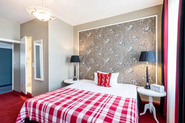 Standard, King Bed, Hotel Wurzburger Hof 3/9