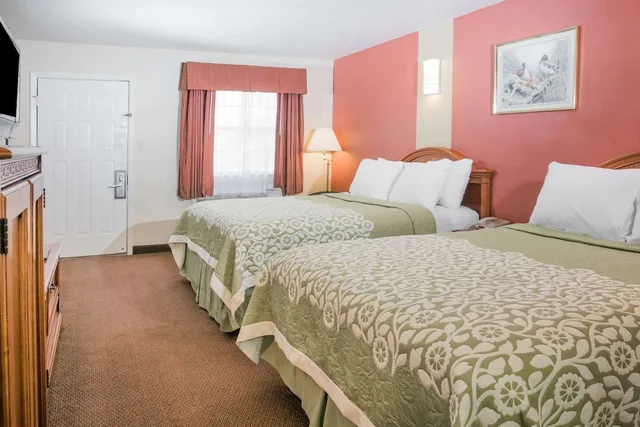 غرفة بسريرين كوين للمدخنين، Days Inn By Wyndham Bastrop 1/2