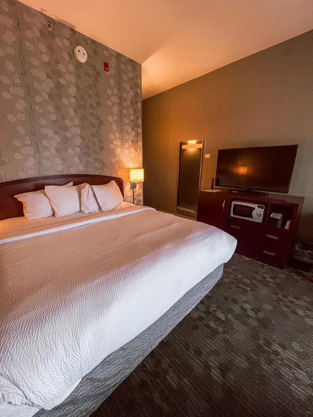 غرفة بسرير كينج بحوض استحمام لذوي الإعاقة، Country Inn & Suites by Radisson, Columbus-Edinburgh 5/10