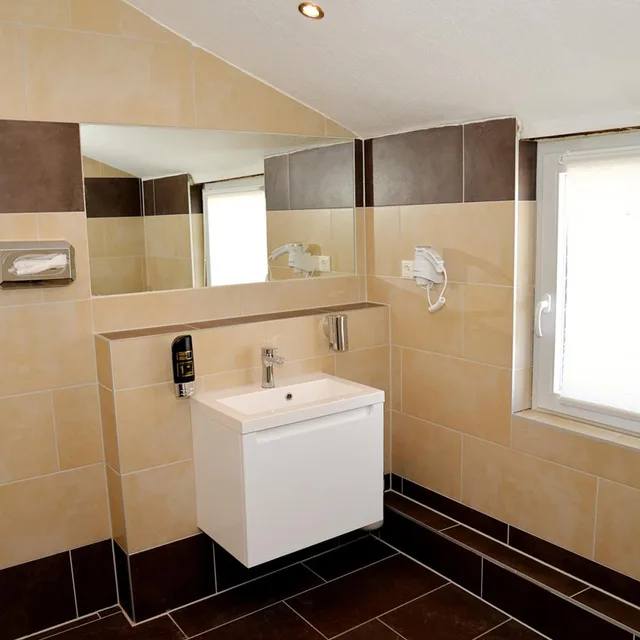 غرفة ثلاثية، Hotel Neugrabener Hof 7/8
