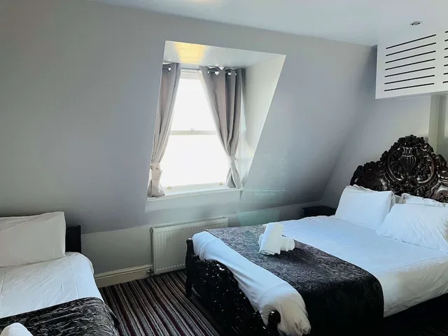 غرفة قياسية ثلاثية بثلاثة أسرّة، My Place 6/8