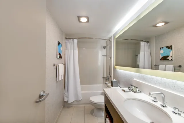 غرفة بريميوم بإطلالة على المدينة في طابق مرتفع، Crowne Plaza Seattle Hotel 6/7
