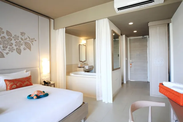 غرفة سوبيريور بسرير مزدوج بإطلالة على المسبح، Proud Phuket Hotel 6/7