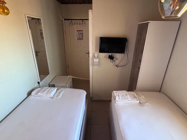 غرفة بسريرين منفصلين بإطلالة على البحر، Hambarli Otel 6/10