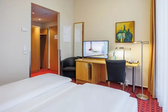 غرفة بزنس بسريرين منفصلين، Airporthotel Berlin Adlershof 3/10
