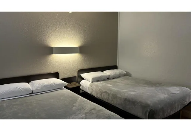 2 Full Beds Smoking, Micfridge، Motel6 Pensacola, FL - West 4/9