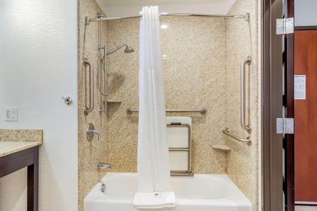 غرفة بسرير كينج لغير المدخنين لذوي الإعاقة، Comfort Inn and Suites Brighton Denver NE Medical Center 8/8