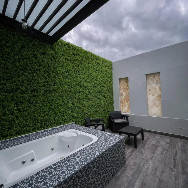 جناح بجاكوزي، Turotel Queretaro 2/5