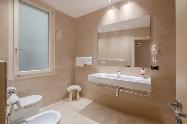 Deluxe, Twin Beds, Touring Ferrara 9/10