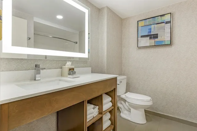 غرفة بسريرين كوين مع أريكة، Best Western Plus Raleigh Crabtree Valley Hotel 4/5
