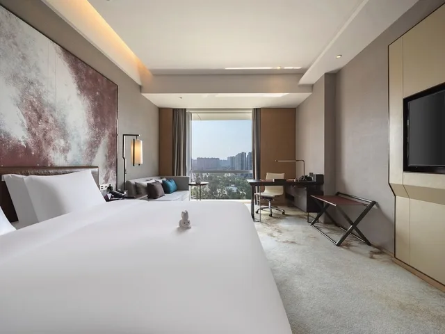 غرفة قياسية بسرير كينج بإطلالة على النهر، CROWNE PLAZA CHENGDU WENJIANG 1/10