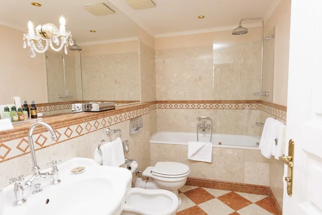 جناح جونيور بسرير كوين، Alchymist Grand Hotel Spa 4/5