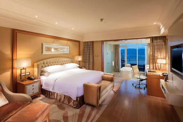 جناح ديلوكس بسرير كينج بإطلالة على البحيرة، Hilton Hangzhou Qiandao Lake Resort 2/6